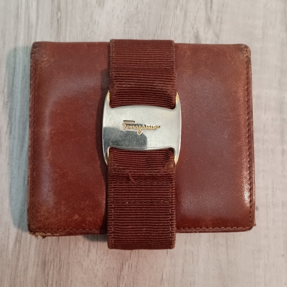 Salvatore Ferragamo Vintage Vara Bi-fold wallet Embossed leather Brown